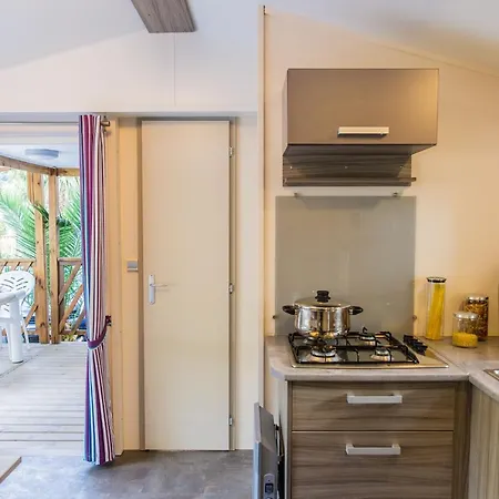 La Croix Du Sud Kemping 4*